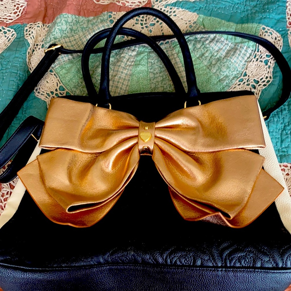Reposhing this stylish Betsy Johnson.